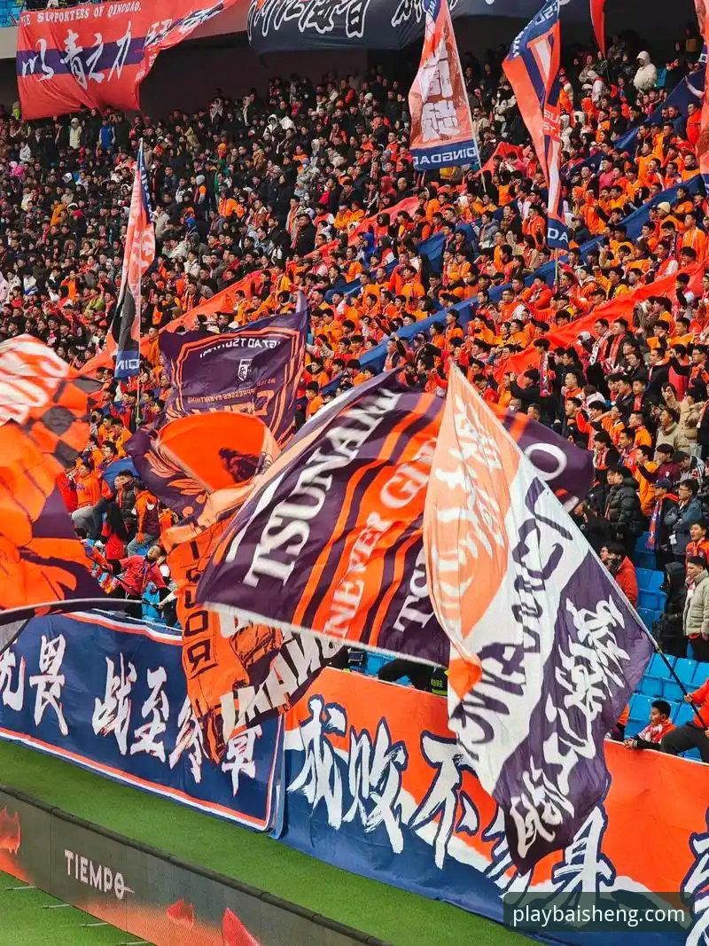 百胜游戏体验手机版 青岛海牛时隔13年再胜海港,这场比赛背后藏着什么创新战术?
